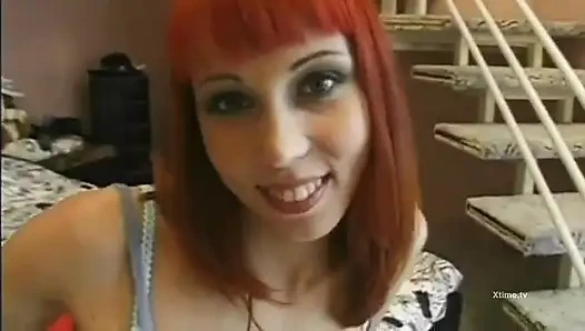 Seksi kızlar edepsiz seks için her zaman açık küçük bir grup seks yapıyor
