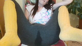 Webcamshow. masturberen in een natte broek. kreunt