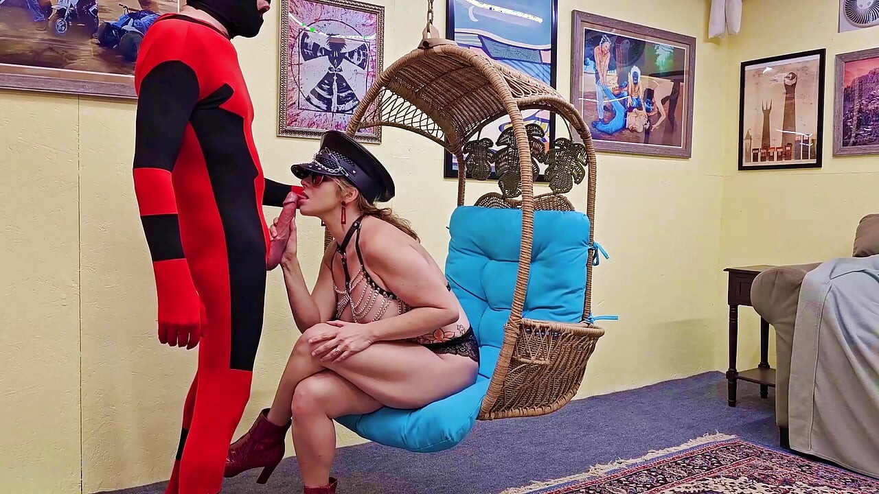 Rekaman seks istri nakal ini lagi asik nyepong kontol besar majikan doyan selingkuhnya