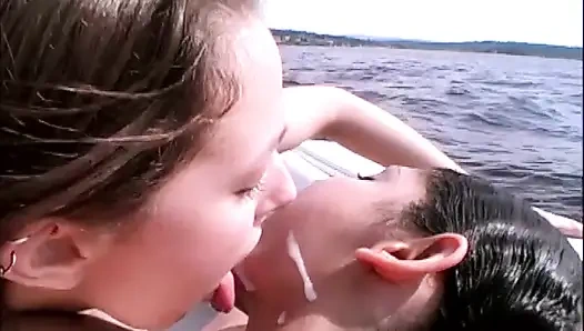 Винтажные шлюшки на лодке 90-х в горячем тройничке на улице