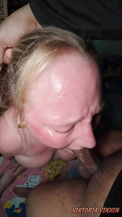 Throat Goblin 121 شقراء BBW تمتص قضيباً سميكاً بعمق