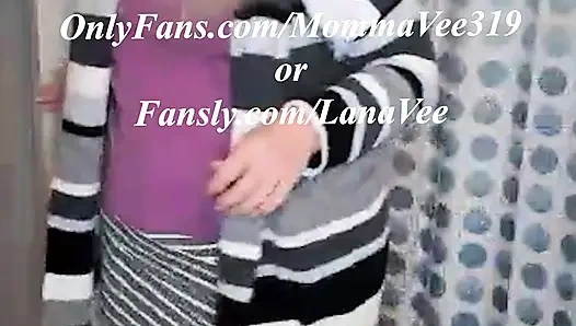 Tante seksi lagi asik ngentot dildo di kursi!