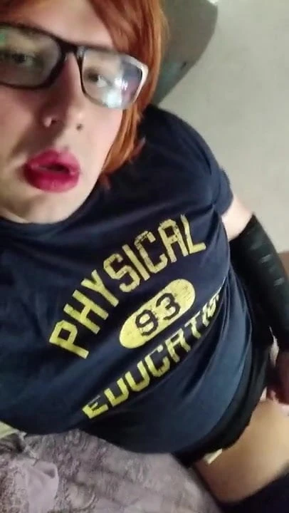 Liza CD se masturbează, se joacă cu jucărie și spermă