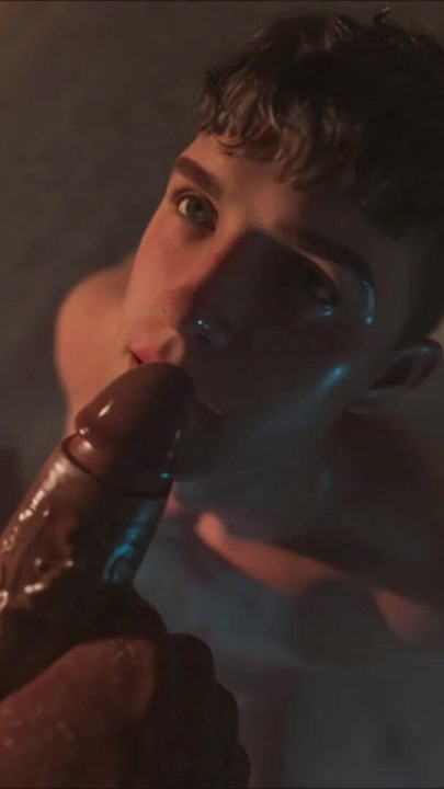 Dua teman gay nyepong kontol satu sama lain di kamar mandi | Klip 1