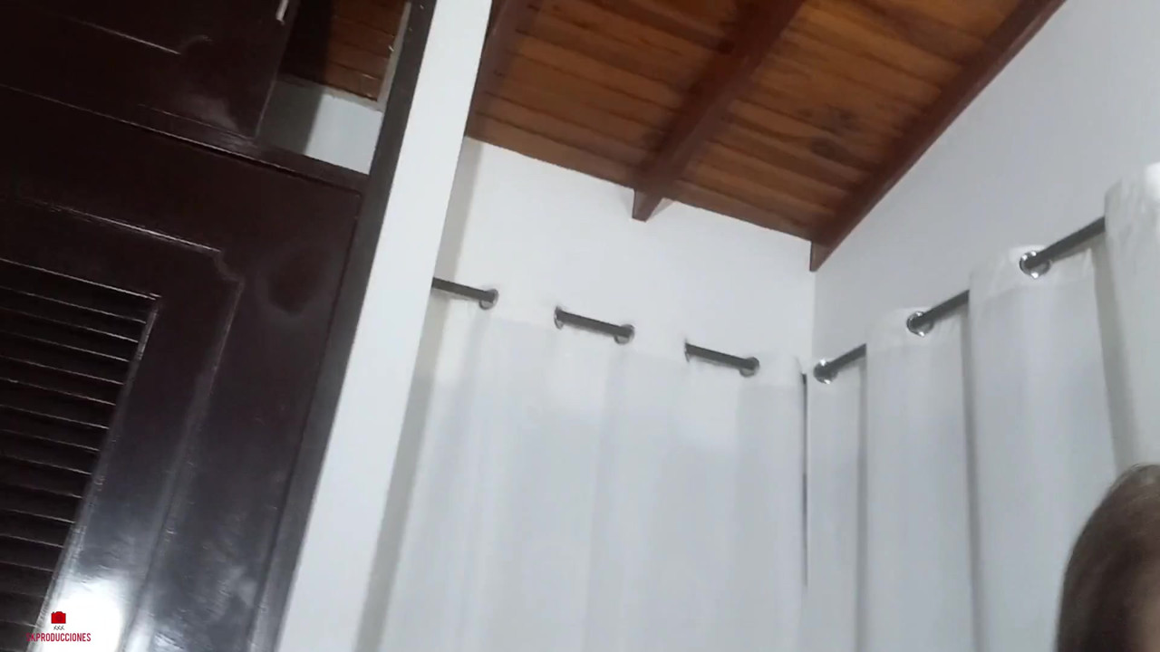 無邪気な顔をした義理の妹は、私に素晴らしいオーラルをさせてほしいと頼みます