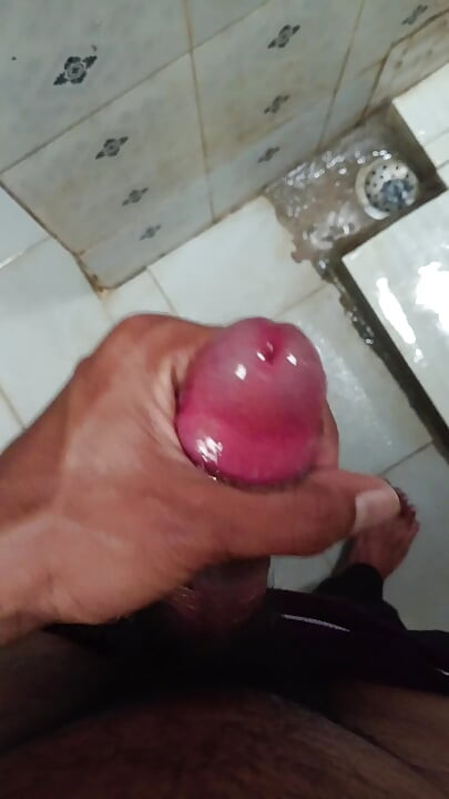 Masturbating, Young guy here for ladies
