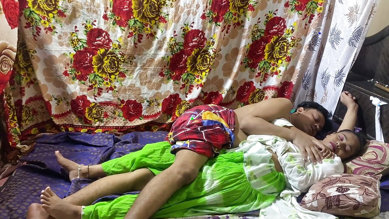 くそったれの18歳の本物のインド系大学生