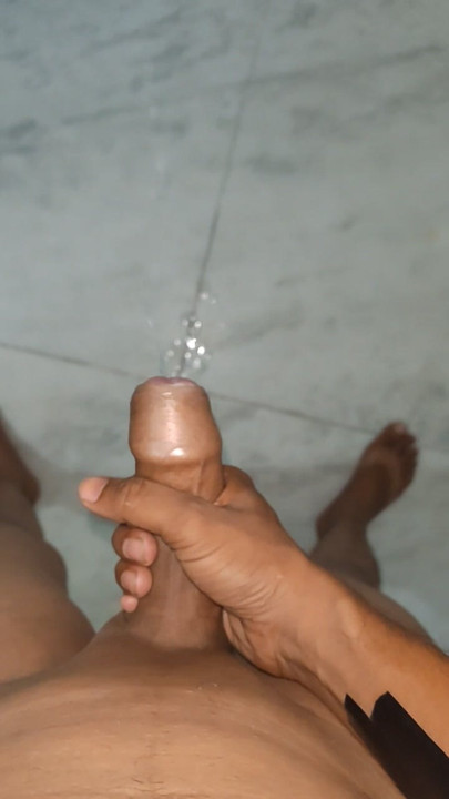 Punheta no meu pau de 18 cm