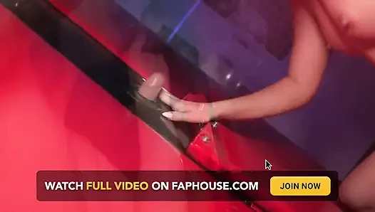 Gloryhole'da boşalma