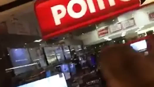 Colocaram video porno na loja da ponto frio