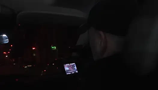 Cewek rambut pirang dientot habis-habisan di dalam fick bus