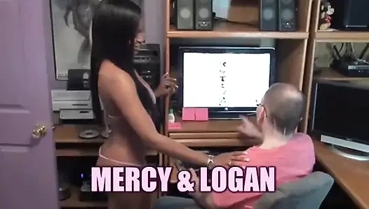 Ebenholz-süße mercy lutscht einen weißen schwanz