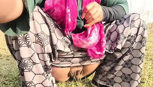 Индийскую тетушку Sunisha бхабхи жестко трахнул деревенский паренек