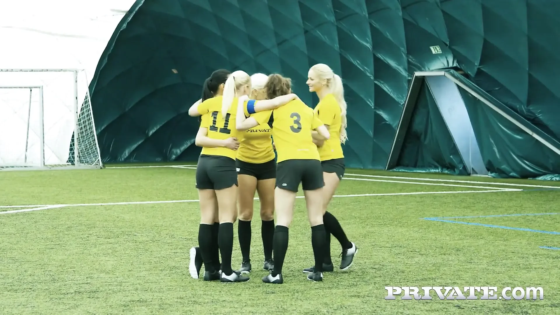 Ana Rose & Cayla Lions get to work taking two guys each in this orgy