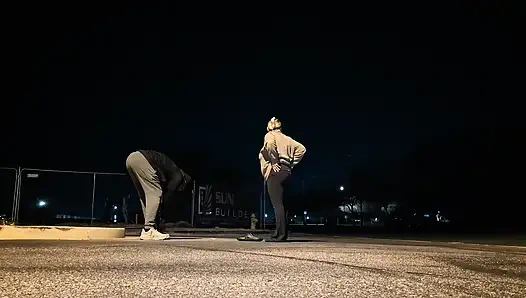 Tombul Iri Güzel Evli Kadın Serin Bir Sabahta Halka açık Seks! Badblondiemonroe