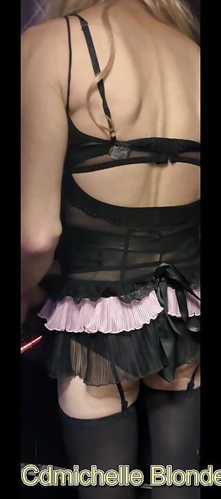 Cdmichelle ไปผมบลอนด์สวมบอดี้สูทสายรัดสีดํา Onepiece
