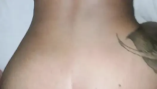 I put on all fours a brunette mother-in-law and give her cock until I cum in her black and hairy close