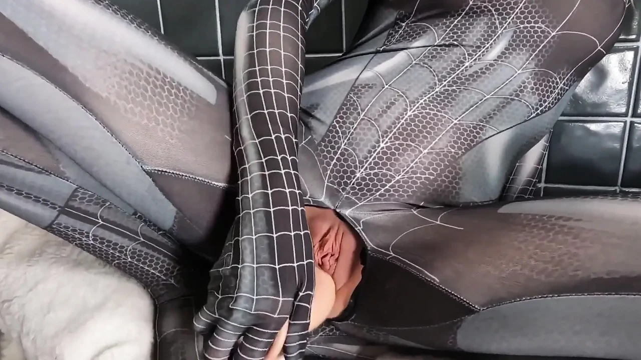 Venom Dildo Play