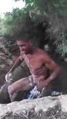 Cafucu tomando banho de rio