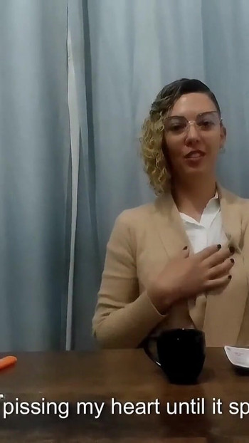 Moment palpitant de la "Convingând-o pe fată în cafenea să facă sex în baie"