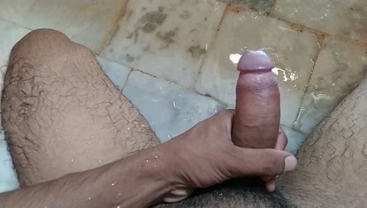 Indische jongen masturbeert na hete meid geneukt