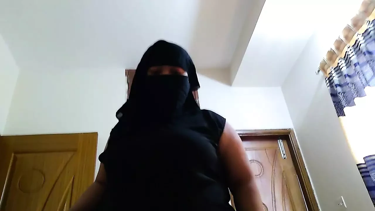 Muslim beautiful Hot maid has sex with owner while sweeping his bed room - huge Ass Fucking & Pussy Destroyed