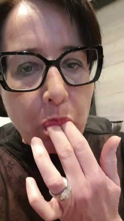 Tante julie orgasme di kantor | Klip 1