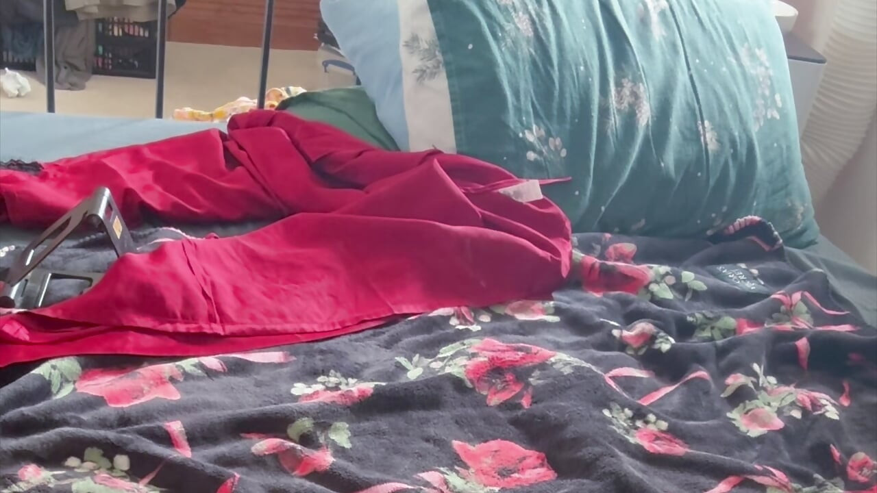 vidéo complète d’Birdseye vue sur moi pendant que je rougit en regardant du porno, pas mon téléphone