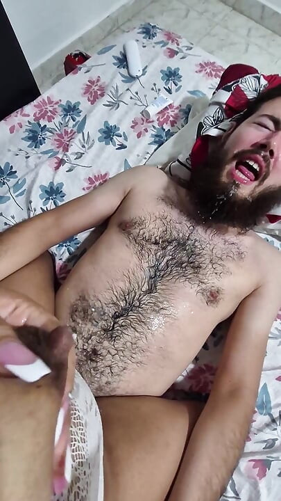 حليب من ثديي على لحية جاري