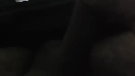 Yumuşak yarağı okşuyor