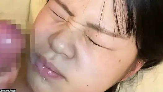 Wallflower si cewek hot rambut hitam lagi asik muasin memeknya