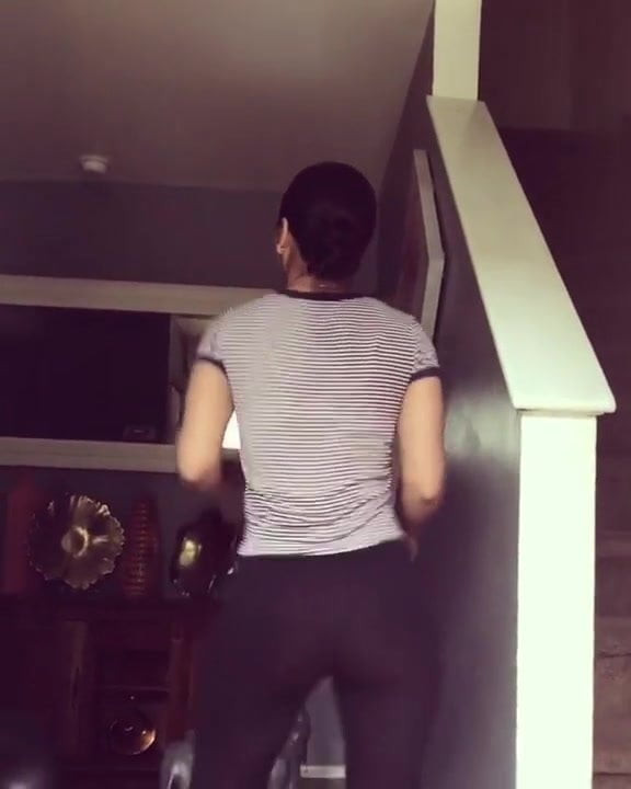 Latina ass dance