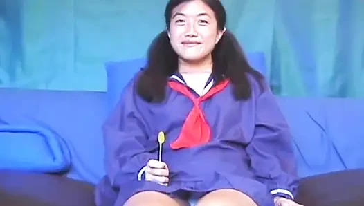 Азиатка миниатюрная на члене в студенческой униформе