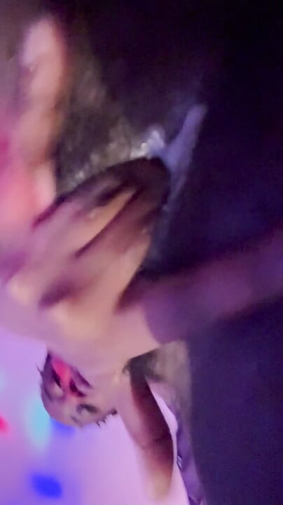 مص المعتوه ، الاستمناء المنفرد ، نتن إلى الاستحمام الطازج والنظيف (BlackPorn)