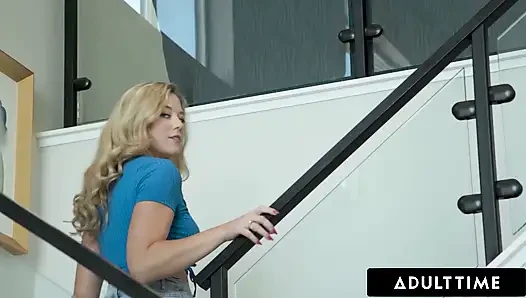 ADULT TIME - Naughty River Lynn поощряет нового сводного члена дрочить с ней во время просмотра порно