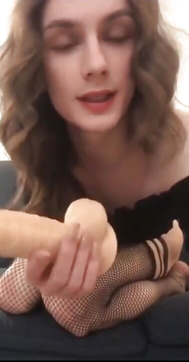 Main dildo 6 menit di sofa