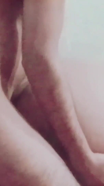 Pamela Flores - doggystyle grandi tette oscillano (scena di sesso) | Clip 1