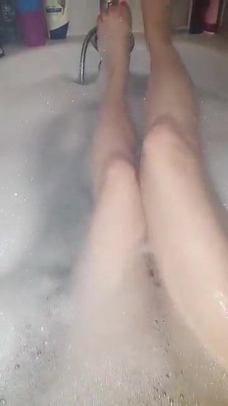 Cassy dans la baignoire pour snap