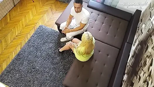 İri göğüslü sarışın Kyra'nın kamera arkası ateşli masaj ve sikiş