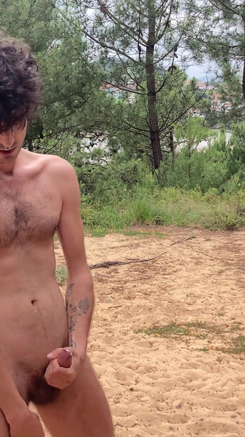 在户外快速手淫