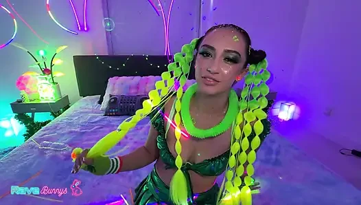Lily jordan geht in einer wilden nacht mit neon und schmutzigem vergnügen verloren!
