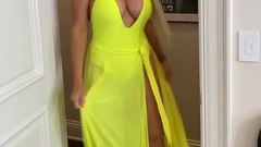 Wwe-黄色のドレスのmaryse