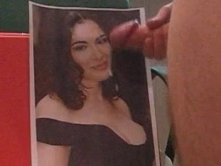 Nigella Lawson con omaggio