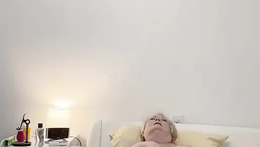 Бабушку трахнул дилдо