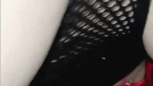 Istri nakal bertopeng lagi asik nyepong kontol