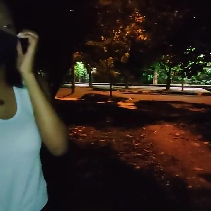 ฉันเย็ดสาวสีผมบรูเน็ตโคลอมเบียข้างถนน