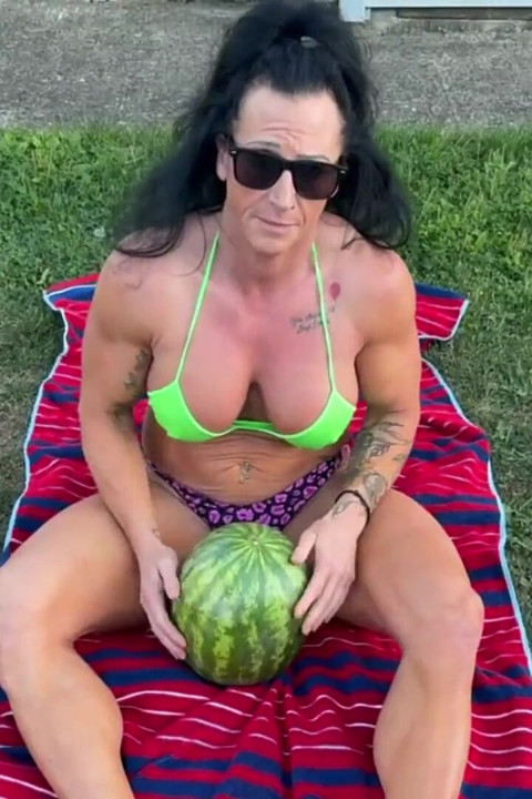 Muscle MILF Kandys Watermelon Crush Domination