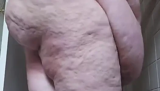 Ssbbw raksasa berjalan ke arahmu