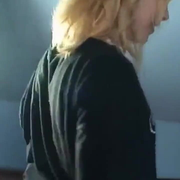 हॉट लैटिना सुनहरे बालों वाली Lorena की चूत में वीर्य और चेहरे पर वीर्य