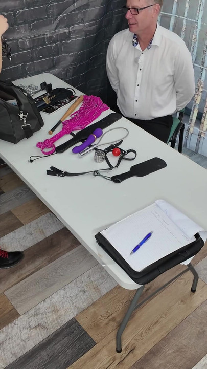 सार्जेंट izar संदिग्ध लेटेक्स बबल पर खोज करता है । क्लिप 1